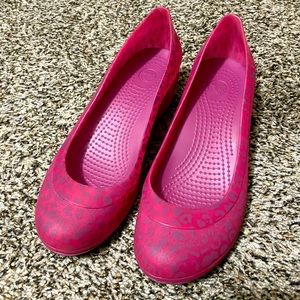 Crocs hot pink leopard wedges
